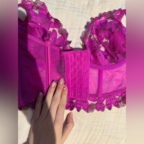 Victoria's Secret Fuchsia Lace Bra - Picture 3 of 3